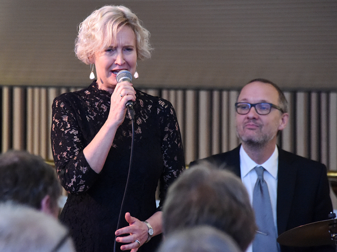 Lena Petterson sang under seremonien. Foto: Sven Gj. Gjeruldsen, Det kongelige hoff